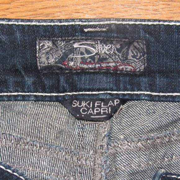 Silver "Suki Flap Capri" Jeans / Distressed and Glitter Pockets / 30 Waist - Picture 10 of 10